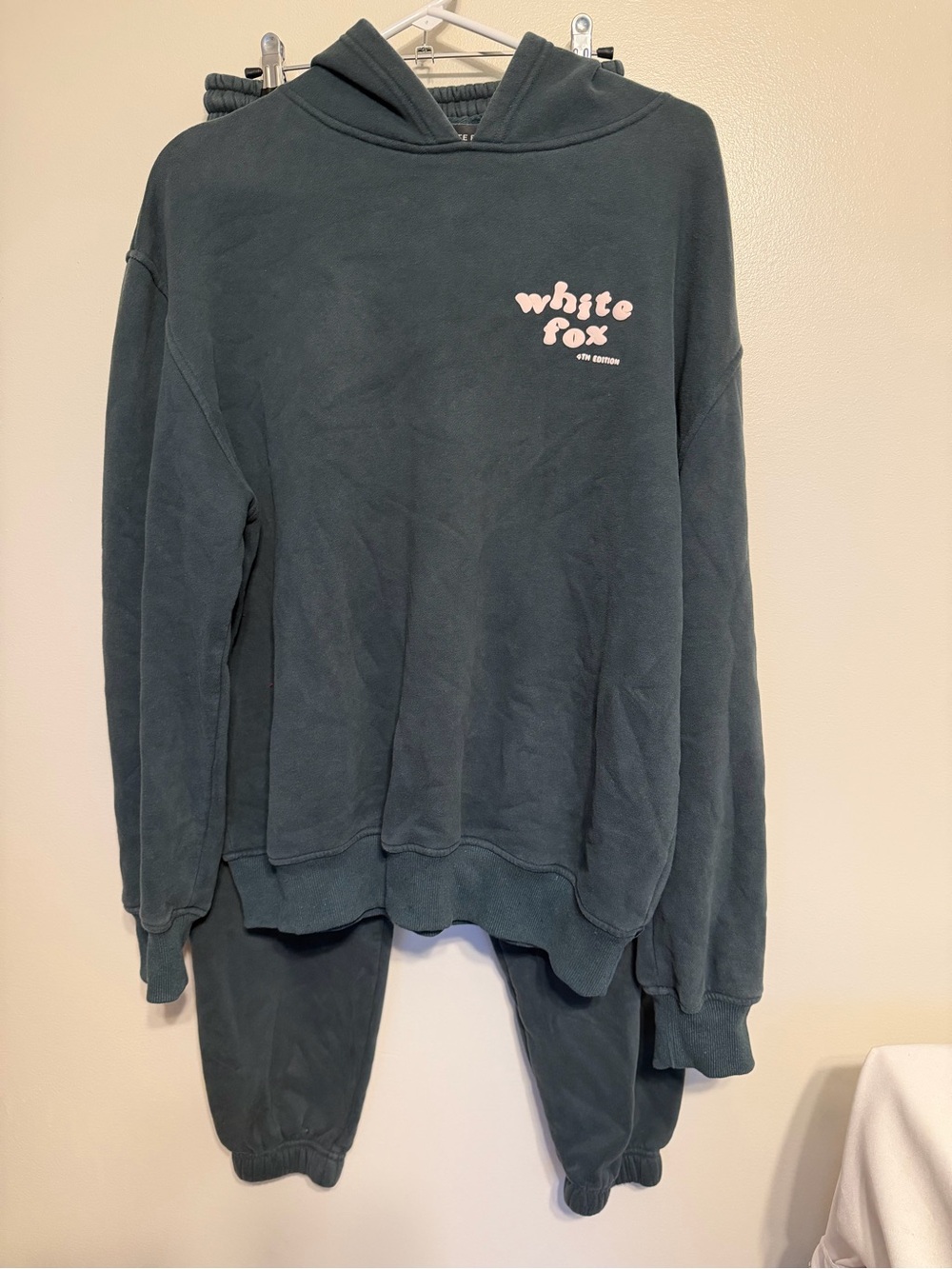 White Fox Boutique 4th Edition Set Green and Pink Bubble Lettering Size S/M EUC